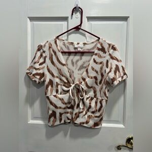 COLSIE Animal Print Keyhole Front Tie V Neck Stretchy Top SIZE MEDIUM Pre Loved